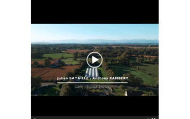 Cette vidéo montre une ferme française de spiruline. Anthony Rambert et Julien Bataille, les producteurs de la spiruline Spirup, expliquent leur process de production.