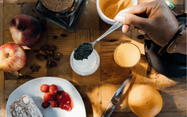 Spiruline artisanale française en paillettes riche en vitamine A naturelle